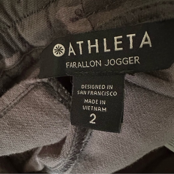 ATHLETA farallon jogger in black olive camo - Picture 8 of 10